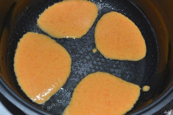 Оладьи из тыквы в мультиварке.Рецепт приготовления оладий из тыквы очень и очень прост. Тыква ... - 9
