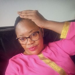 Aminatou, 40, 