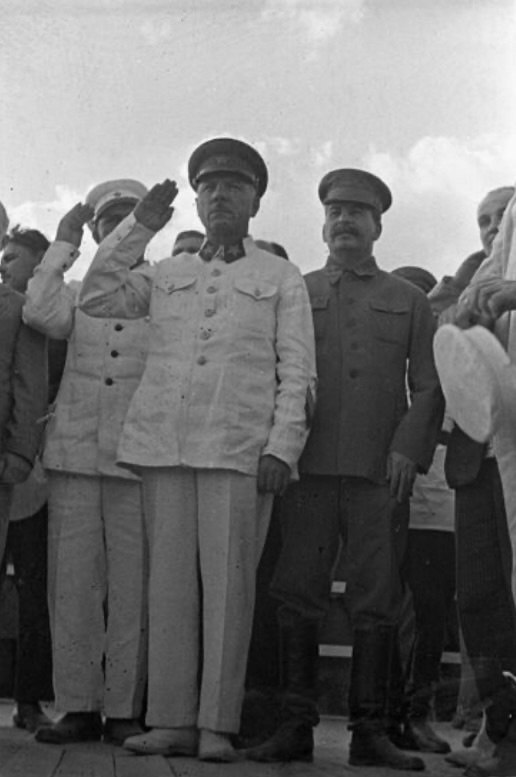 Советские партийные и правительственные деятели Лазарь Каганович, Клемент Ворошилов и Иосиф Сталин ...