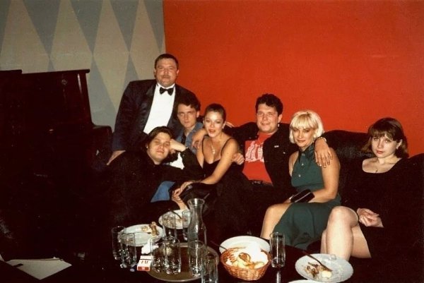 Пoдбopкa фoтo из 90х - звeзды, пoлитики, oбычныe люди...