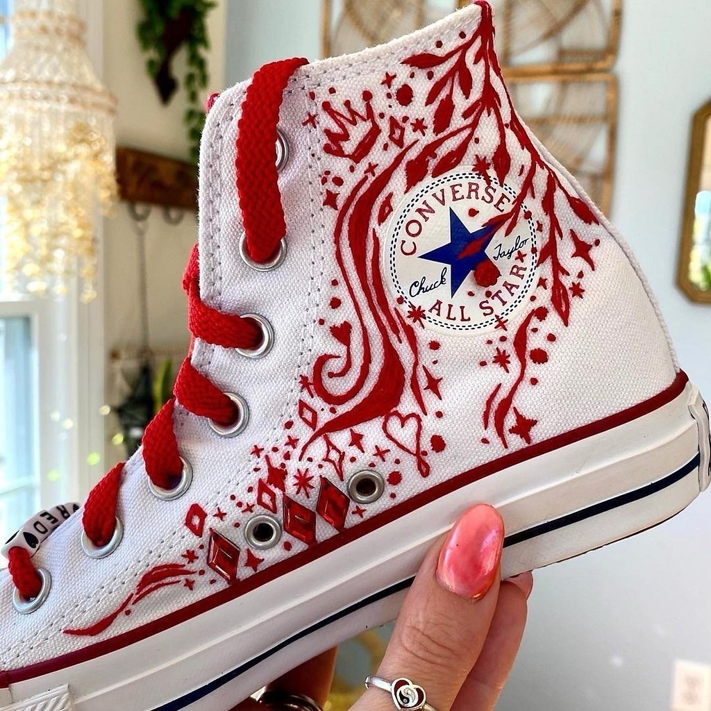 Вышивка способна превратить любую вещь в уникальный предмет, наполненный историей, атмосферой и ... - 8