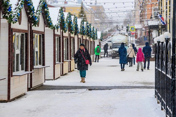 На Спасской украсили домики для Новогодней Вятской ярмарки.Фото: Галина Новинская