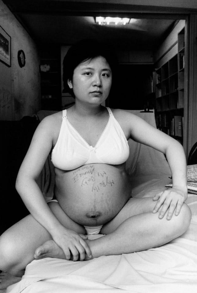 На протяжении 17 лет жительница Тайваня создаёт удивительную фотолетопись, запечатлевая себя и ...