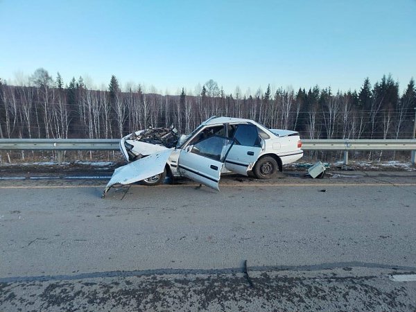 Трое человек погибли в аварии в Манском районе. На 360 км трассы «Саяны» водитель Toyota Sprinter, ...