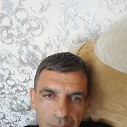 Artur, 43, 