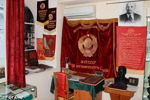 Ленинская комната — помещение в казармах воинских частей, в школах, пионерских лагерях, на ... - 3