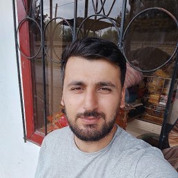 Ali, 26, 