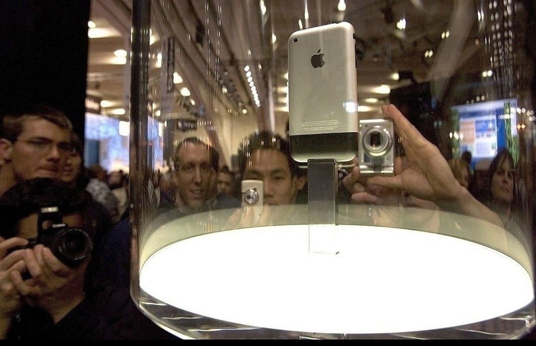 ac eeoo oepe MacWorld c epeco ya  oopapy iPhone 2G, oa eo ...