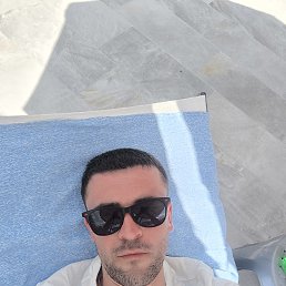 Alex, 32, 