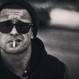 Ali, 25, 