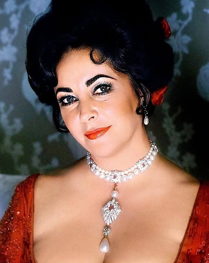   .La Peregrina      .  ...