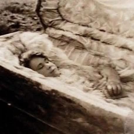 :) Загадка нетленного тела Джулии Петта. Джулия Петта умерла в 1921 году во время родов и ее ребенок ...