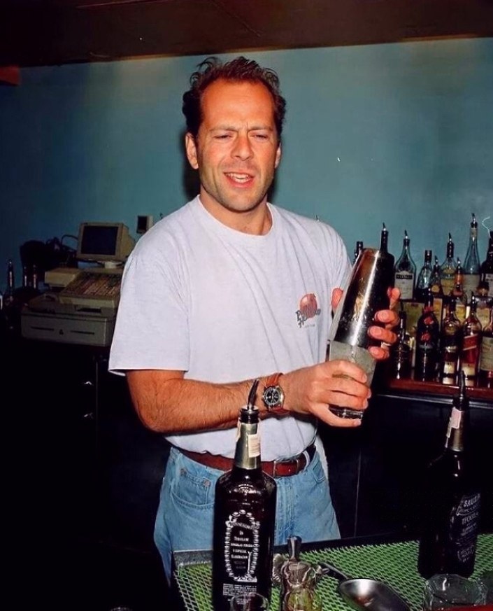 p  o o  lant Hllywood, 1993 