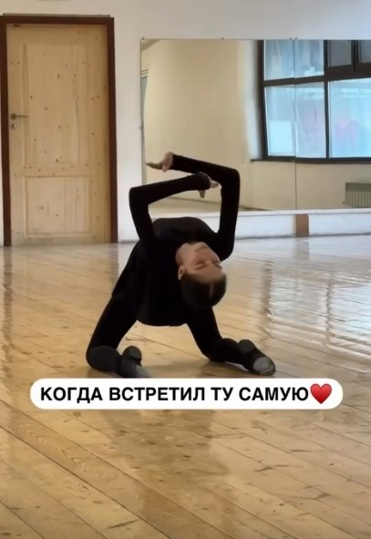 Очень умиляет реакция мальчика на танец подруги. Такой искренний, полный восхищения взгляд ! - 3
