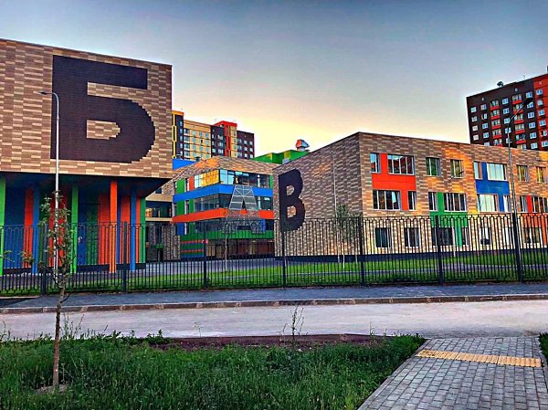 В подмосковных Люберцах в школе №51 ученик пятого класса ударил свою учительницу математики молотком ...