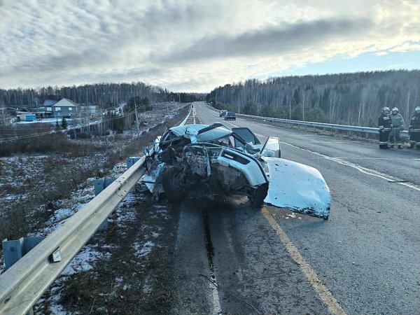 Трое человек погибли в аварии в Манском районе. На 360 км трассы «Саяны» водитель Toyota Sprinter, ... - 2