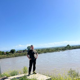Ceka, 43, 