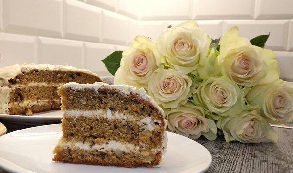 Кофейный торт на кефире со сметанным кремом и орехами. Кефир, сметана и сливочное масло должны быть ...