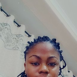 Mia, 22, 
