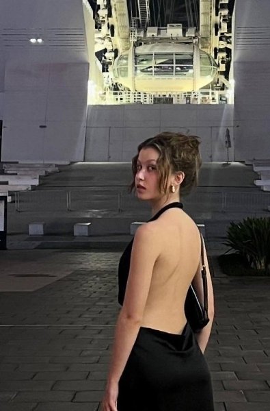Анна Пересильд, 15 лет, привлекла внимание соцсетей своим новым откровенным снимком, который она ... - 2