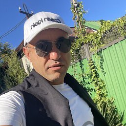 Shav, 41, 