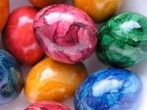 Как оригинально покрасить яйца, используя только красители.Любой из предложенных способов сделает ... - 4