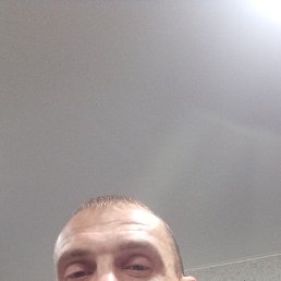 Ruslan, 42, 