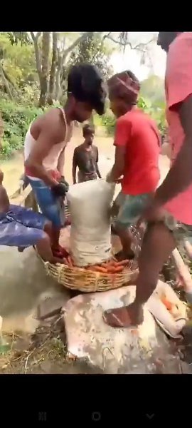 А вы думали морковку в машинах специальных моют? Теперь точно в магазине не буду покупать мытую ...