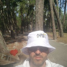 �����, 42 ����, ������������