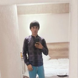 Alek, 28, 