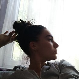 Viki, , 18 