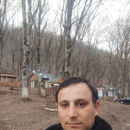 Roman, 35, 