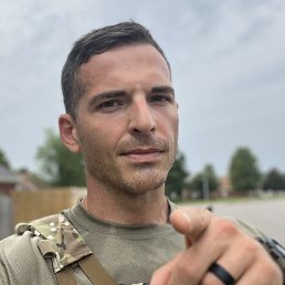 Mike ben, 37, 
