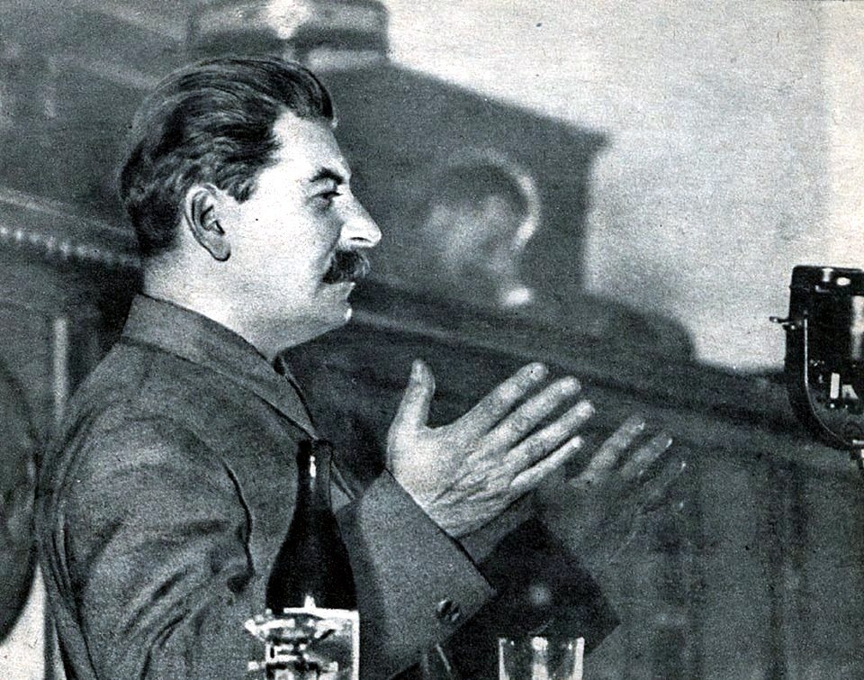 Некоторые товарищи думают, что коль скоро имеется революционный кризис, буржуазия должна неминуемо ...