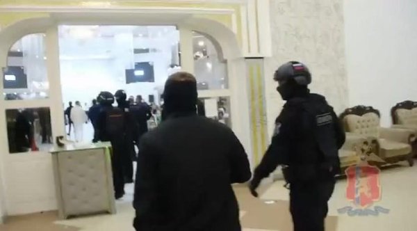 В Красноярском крае силовики накрыли свадьбу на 650 (!!!) человек.В ходе рейда были выявлены 210 ...