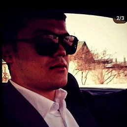 Azizbek, 19, 