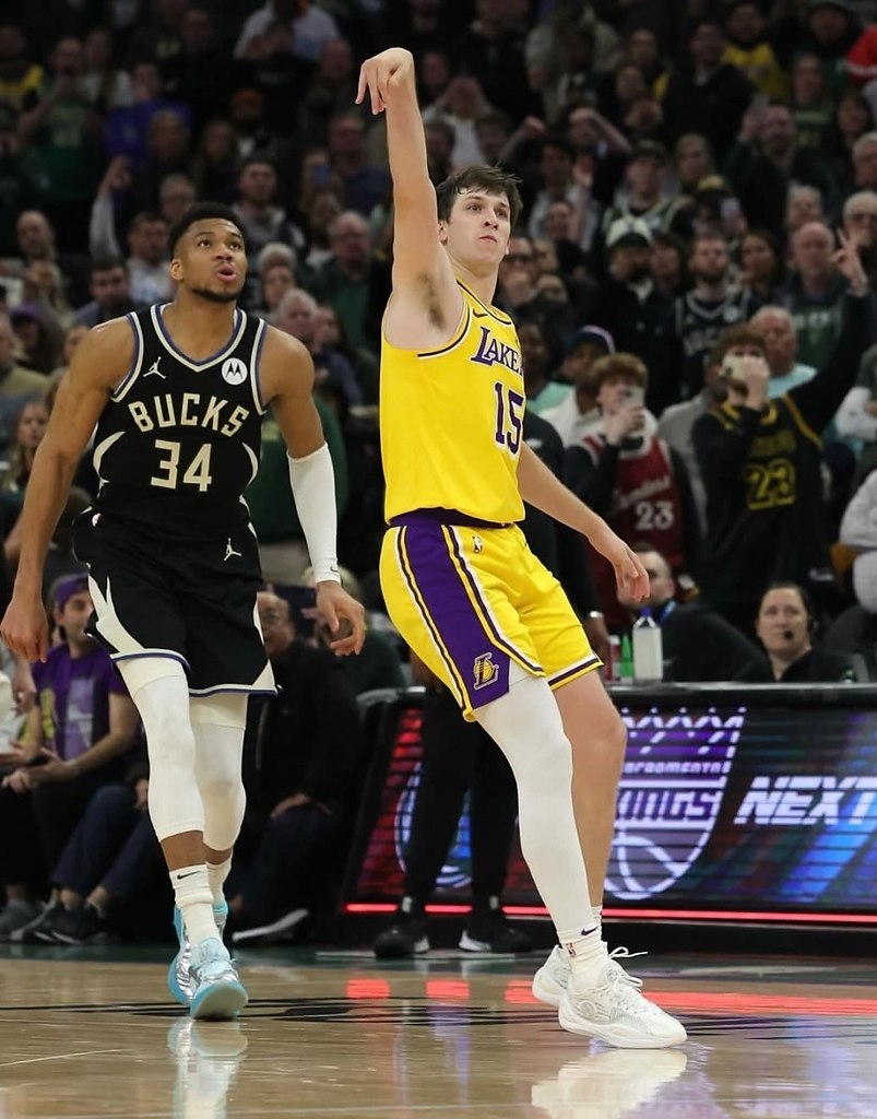      : 23.4 PPG 6.3 RPG 5.7 APG