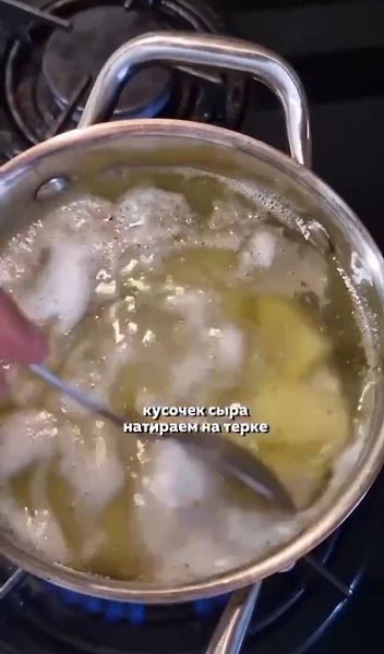 Картофельные панкейки с сыром. Ингредиенты: картофель – 2 шт мука – 80-100 г сыр – 50 г соль и ... - 2