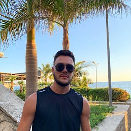 Dmytro, 25, 