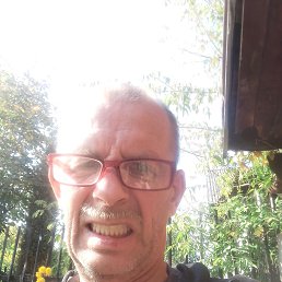 Aleksandr, 59, 