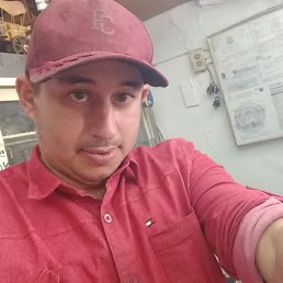 Daniel, 33, 