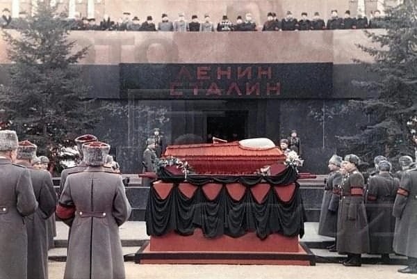 71 год назад, 9 марта 1953 года, состоялись похороны Иосифа Виссарионовича Сталина. Журнал «Огонёк» ... - 8