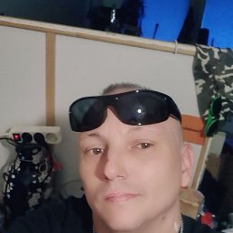 Donnie, 40, 