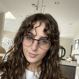 Mia, 28, 