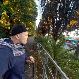 Dee, ����, 32 ����