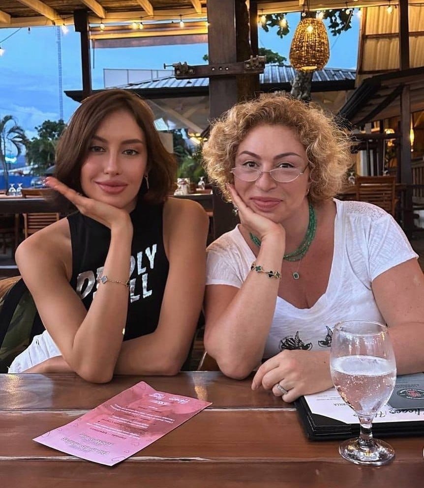Мама одобряет!Симона Юнусова поделилась снимками с новой возлюбленной ...