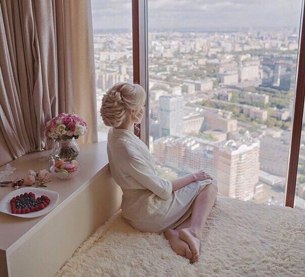 Нужно уметь ждать, ждать человека, ждать счастья, ждать встречи... Это того стоит, потому что ...