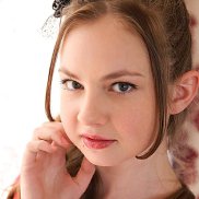 Вика, 18 лет, Париж Вика, 18 лет, Париж