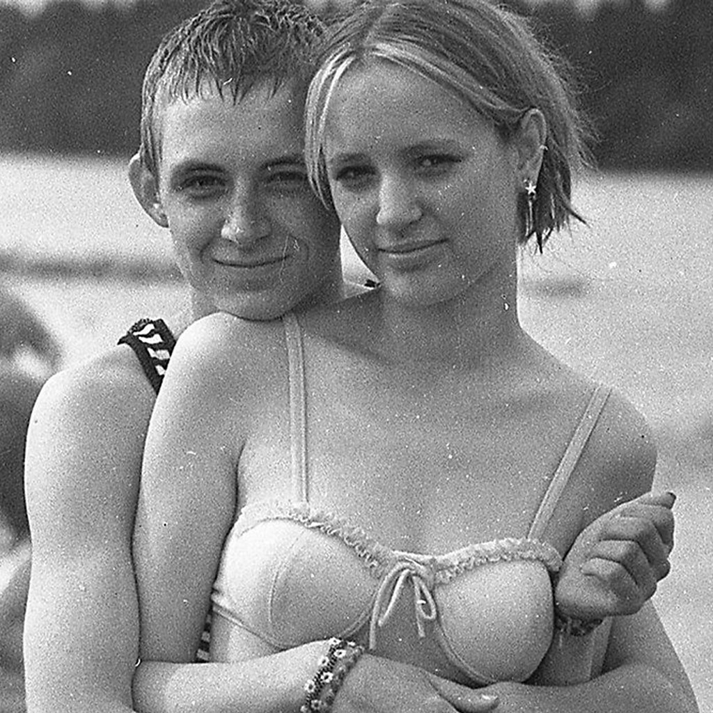 На первый взгляд, фотография молодой пары, сделанная в 80-е годы, может показаться не особенно ... - 2