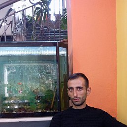 Oganes, 32, 